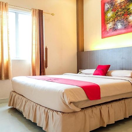 Reddoorz Plus Near Living World Пеканбару Экстерьер фото